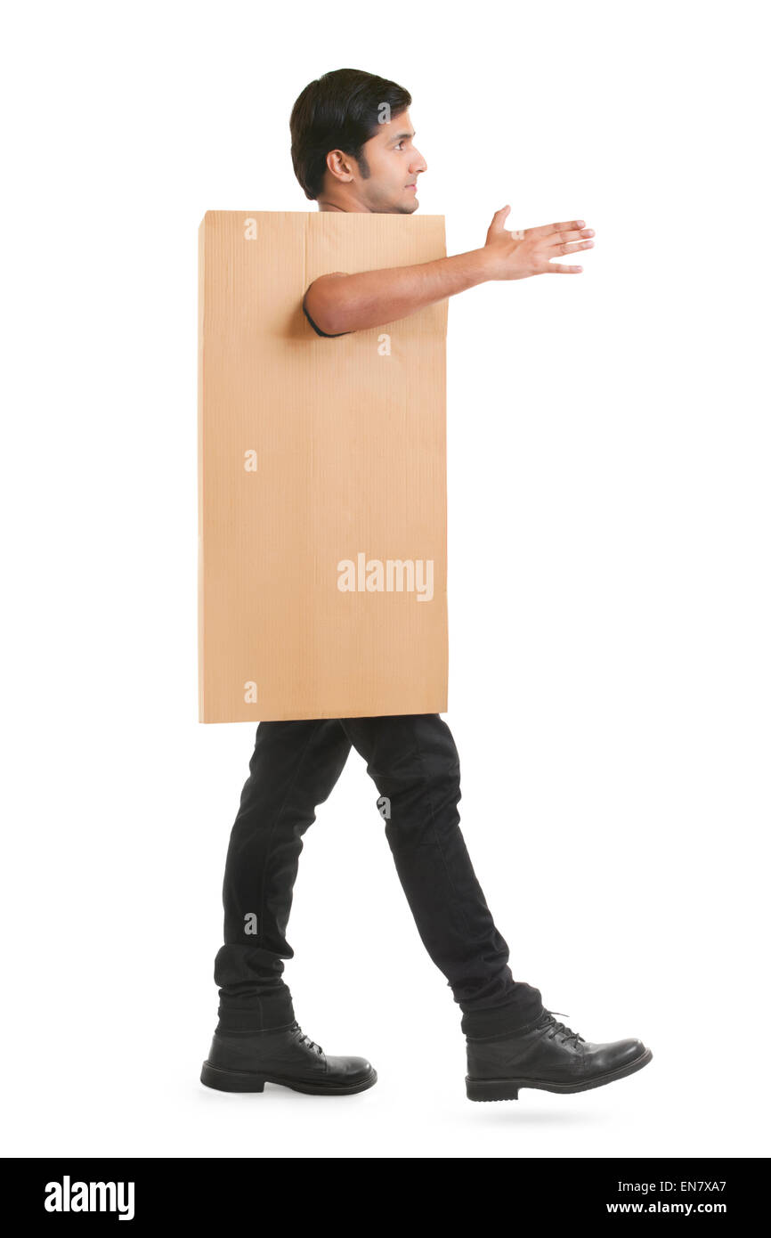 Ein Mann in einer Box zu Fuß Stockfoto