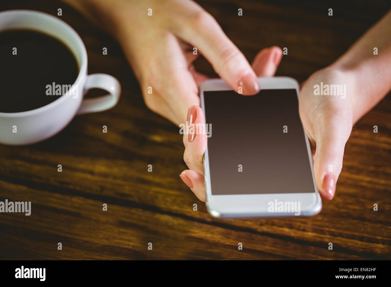 Frau mit ihrem smartphone Stockfoto