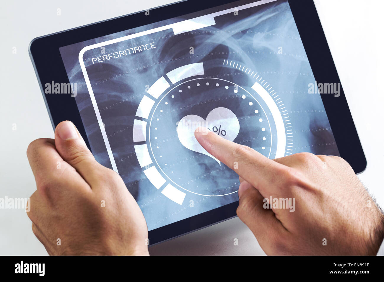 Zusammengesetztes Bild des Mannes mit TabletPC Stockfoto