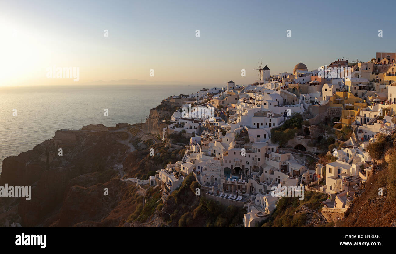 Sonnenuntergang in Oia, die kleine Stadt auf der Insel Santorini, Griechenland Stockfoto