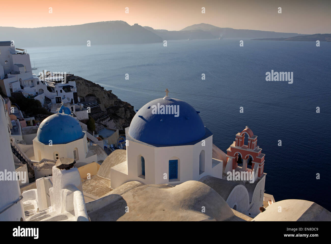 Traditionelle Kirche in Oia, Santorini, Griechenland Stockfoto