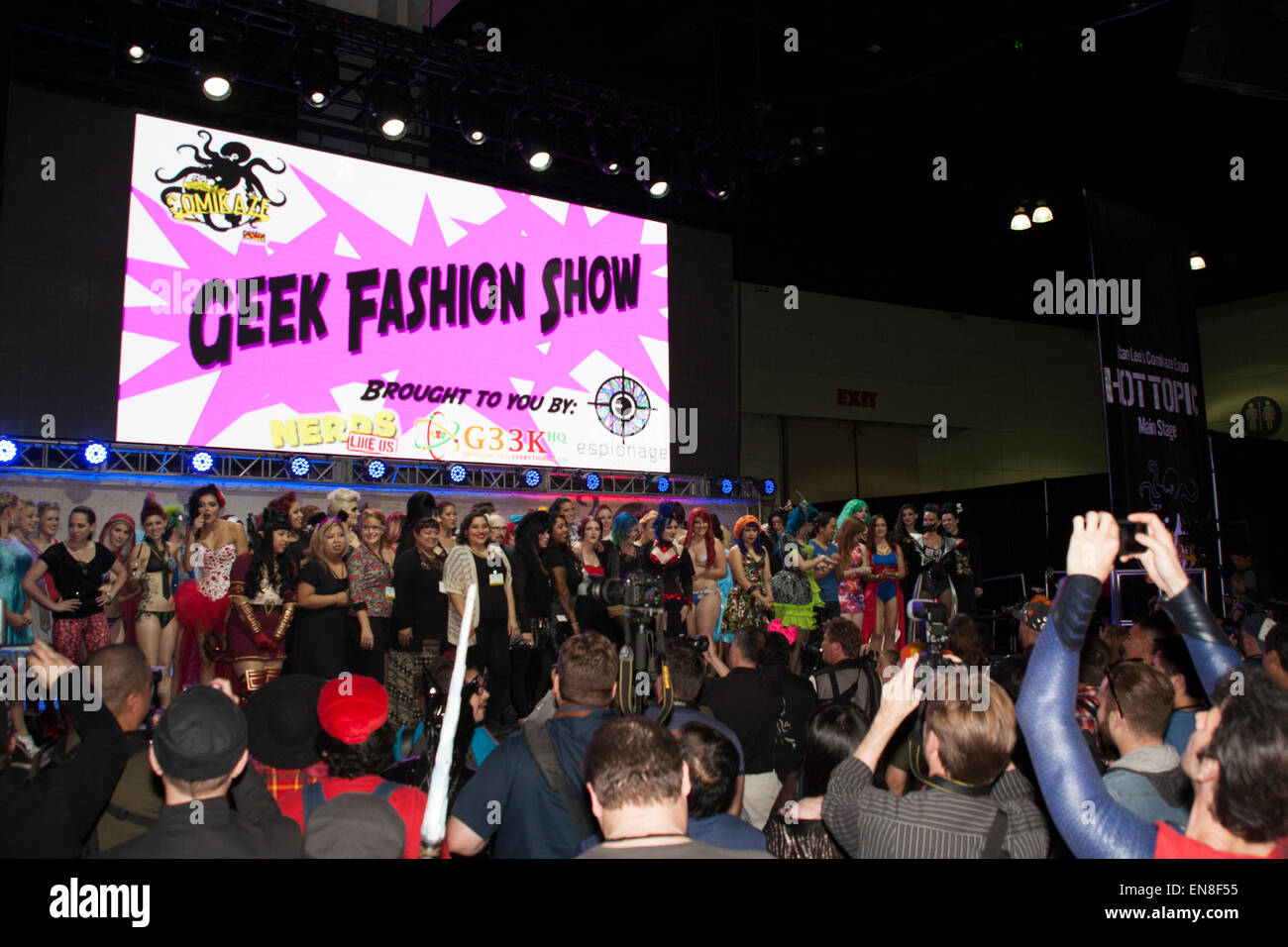 Der Geek Fashion Show am Stan Lee Comikaze in Los Angeles bietet originelle Mode inspiriert von Filmen und Comics. Stockfoto