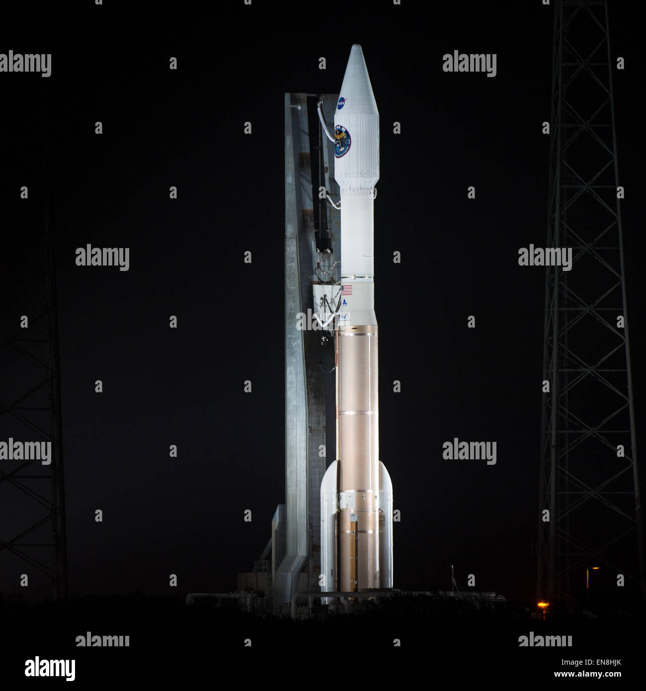 Die United Launch Alliance Atlas V-Rakete mit Magnetospheric Multiscale (MMS) Raumsonde der NASA an Bord ist auf der Startrampe auf Mittwoch, 11. März 2015, auf der Cape Canaveral Air Force Station Raum starten komplexe 41 in Florida zu sehen. Start der Atlas V-Rakete ist geplant für März 12 und führen die vier identischen MMS-Satelliten in den Orbit, die erste dreidimensionale Ansicht des magnetischen Rückverbindung zu bieten. Stockfoto