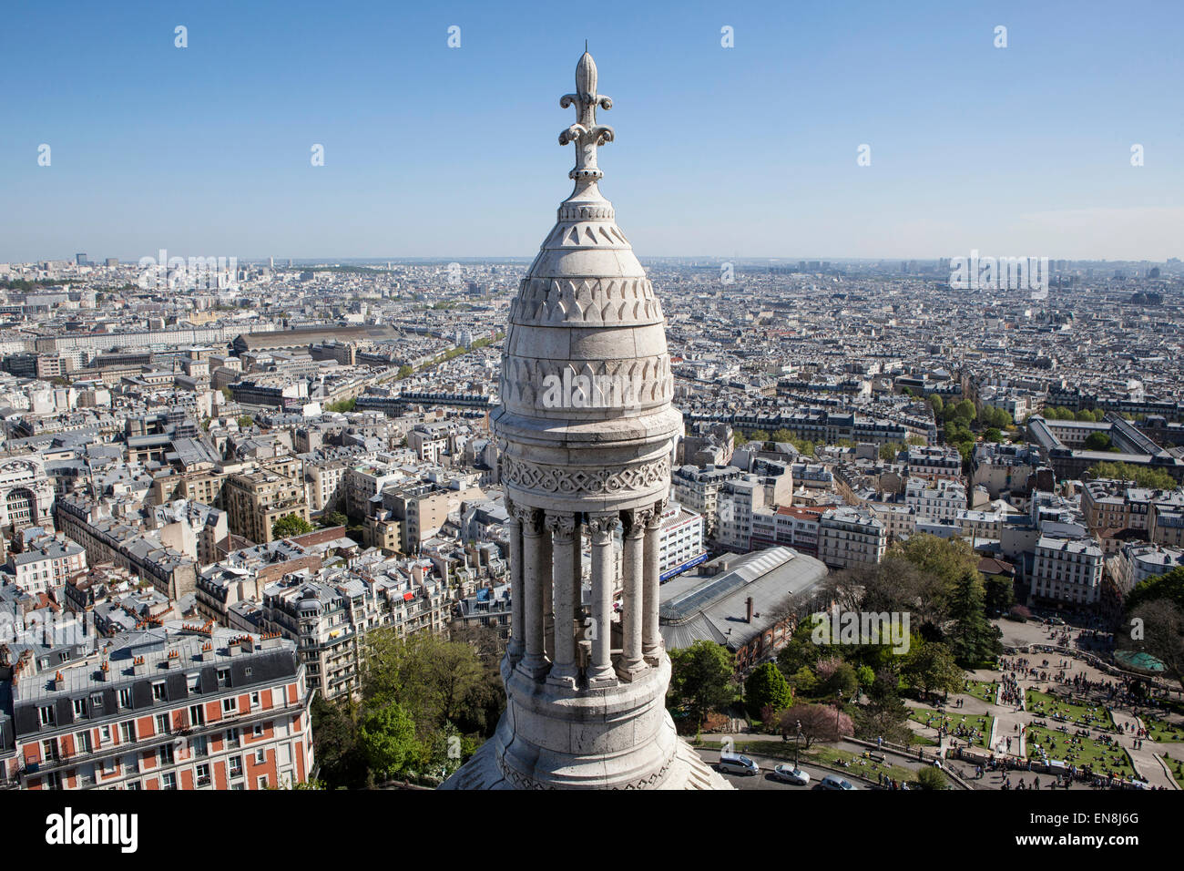 Blick von oben auf die Basilika des Heiligen Herzen von Paris Stockfoto