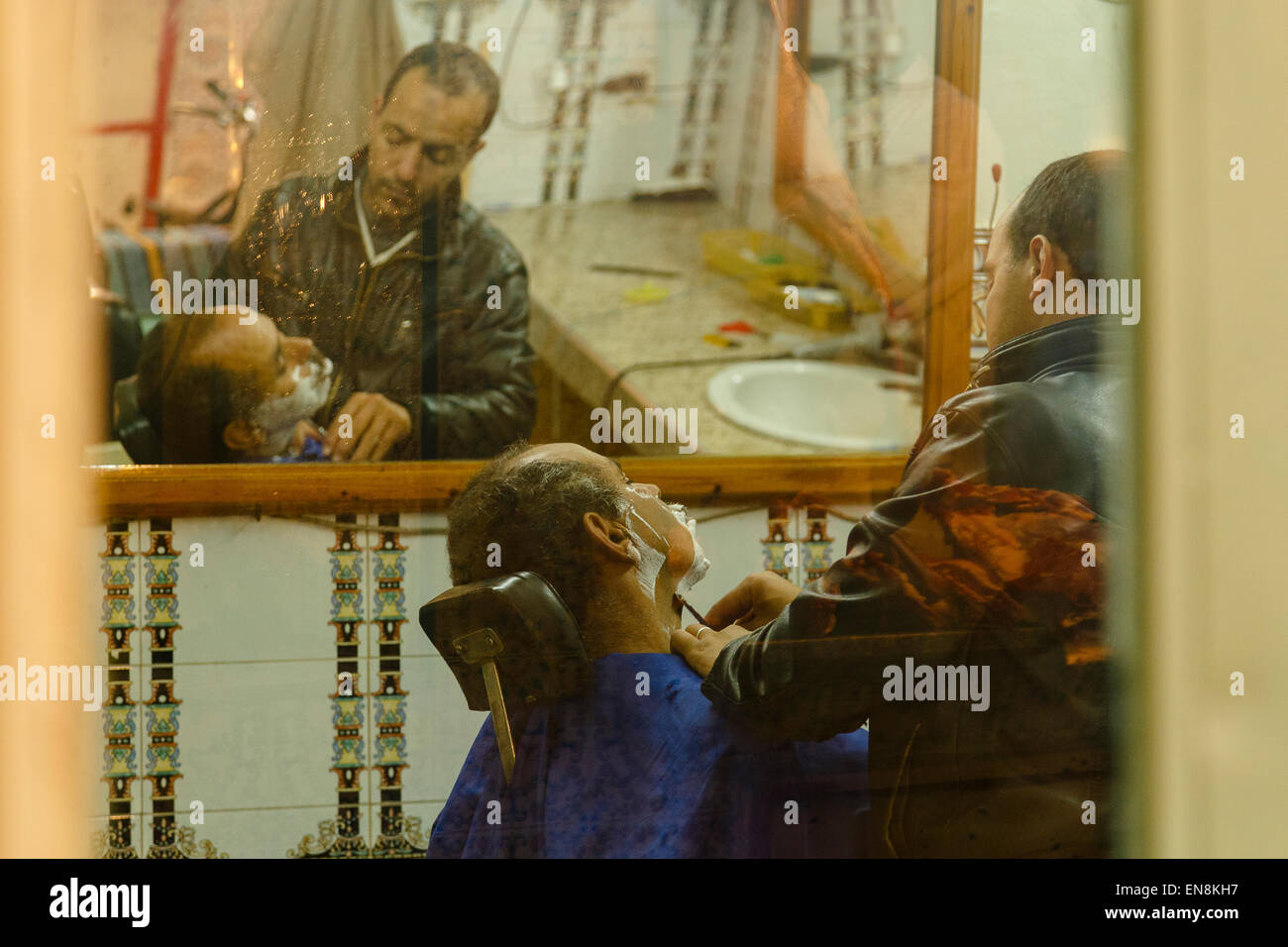 Rasieren. Friseur. Marrakesch, Marokko, Maghreb, Nordafrika, Afrika. Stockfoto