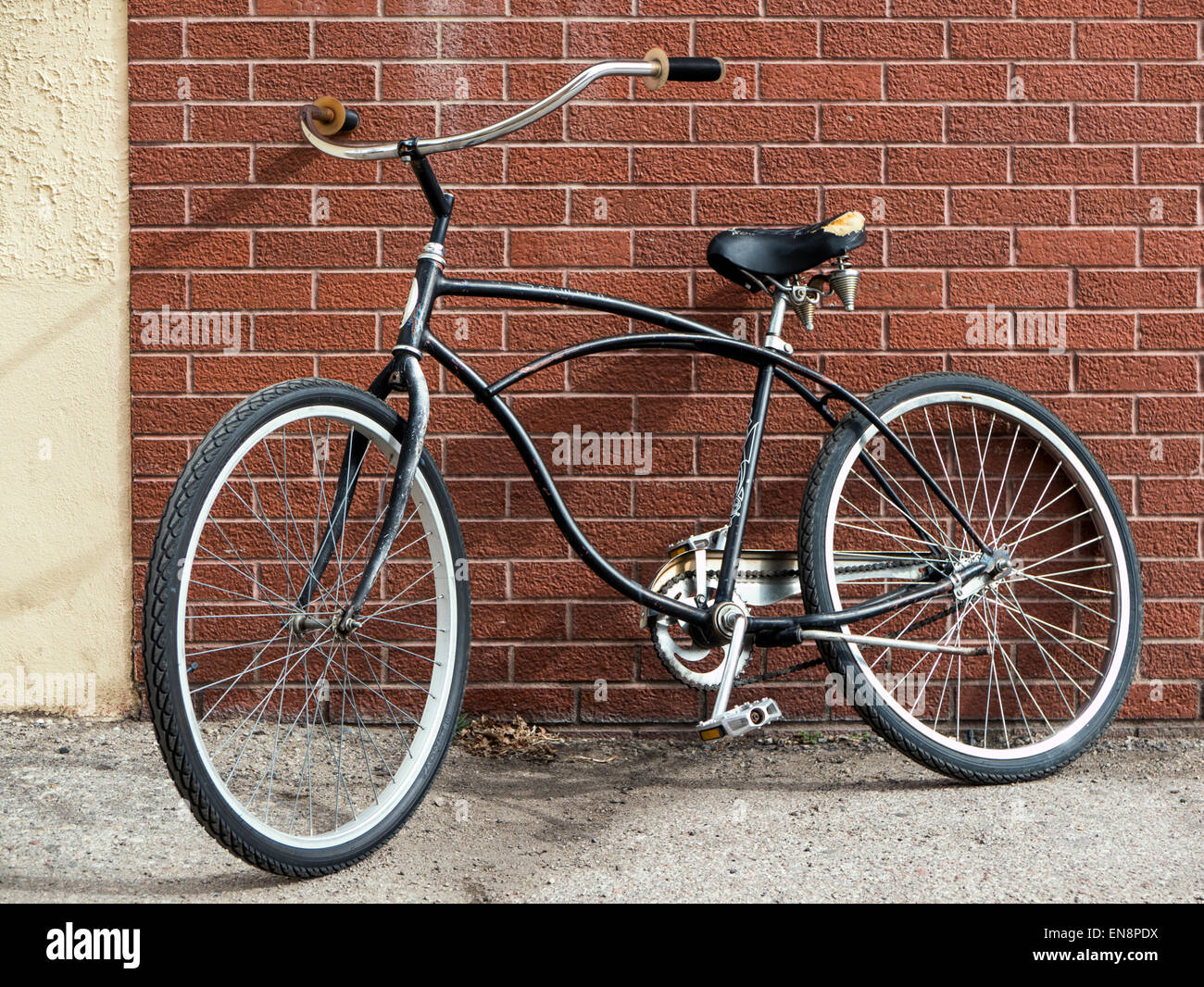 Pendler Fahrrad geparkt in der historischen Innenstadt von Salida, Colorado, USA Stockfoto