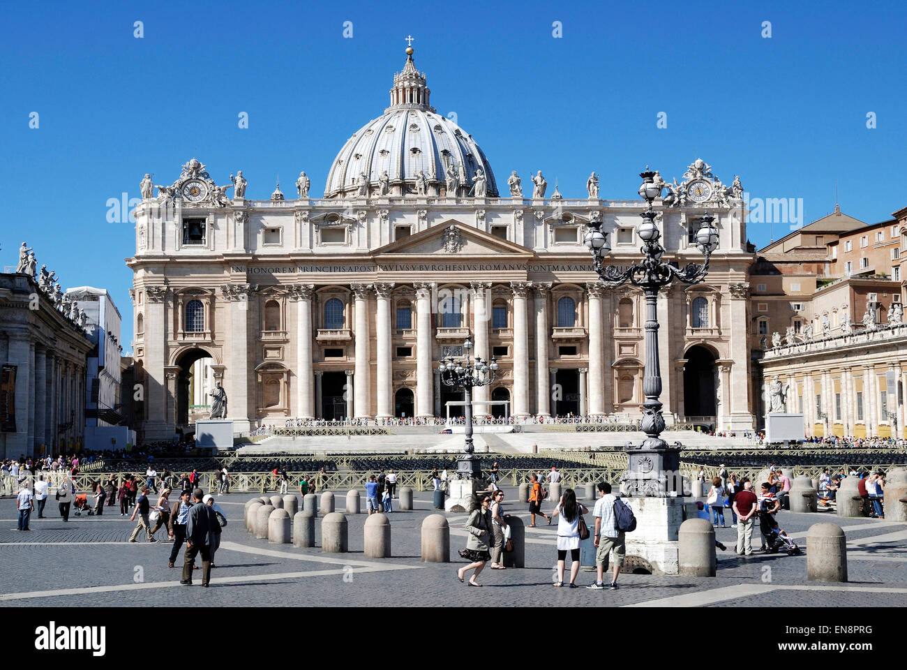 Saint Peters Platz vor der Basilika Saint Peters im Vatikan in Rom. Stockfoto