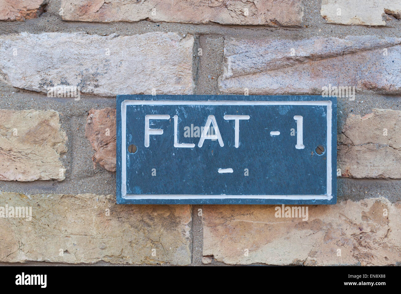 Wohnung Nummer 1 ein Zeichen auf eine Mauer Stockfoto