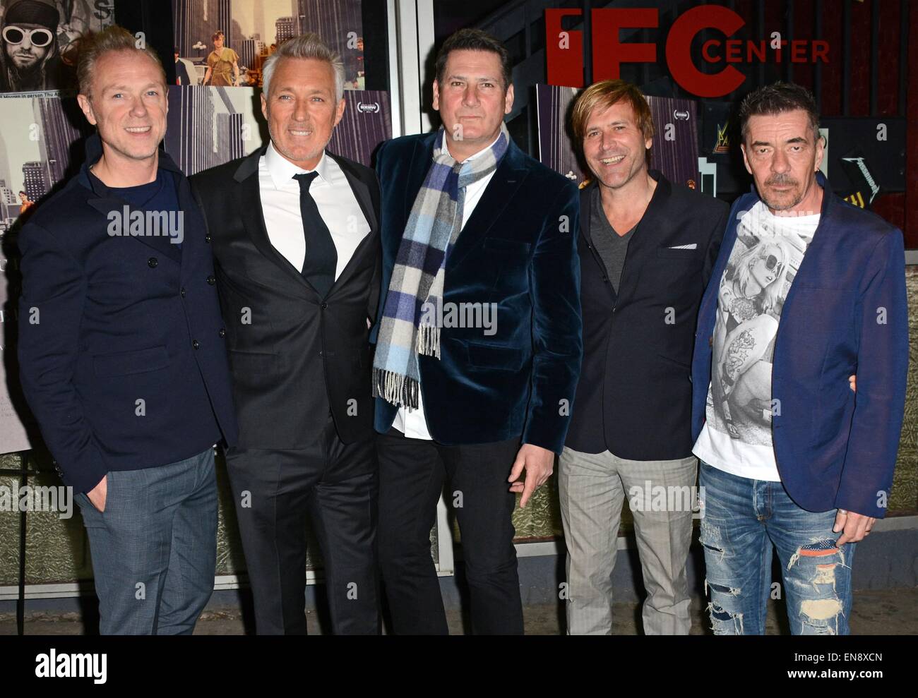 New York, NY, USA. 29. April 2015. Gary Kemp, Martin Kemp, Tony Hadley, Steve Norman, John Keeble im Ankunftsbereich für SOUL BOYS OF THE WESTERN WORLD Premiere, IFC Center Theatre, New York, NY 29. April 2015. Bildnachweis: Derek Sturm/Everett Collection/Alamy Live-Nachrichten Stockfoto