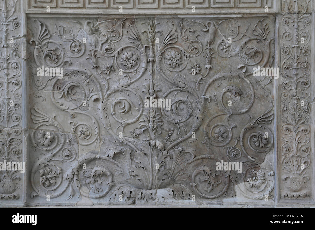 Italien. Rom. Ara Pacis Augustae. Altar der Pax. 13-21:00. Akanthus Relief scrollen. Stockfoto