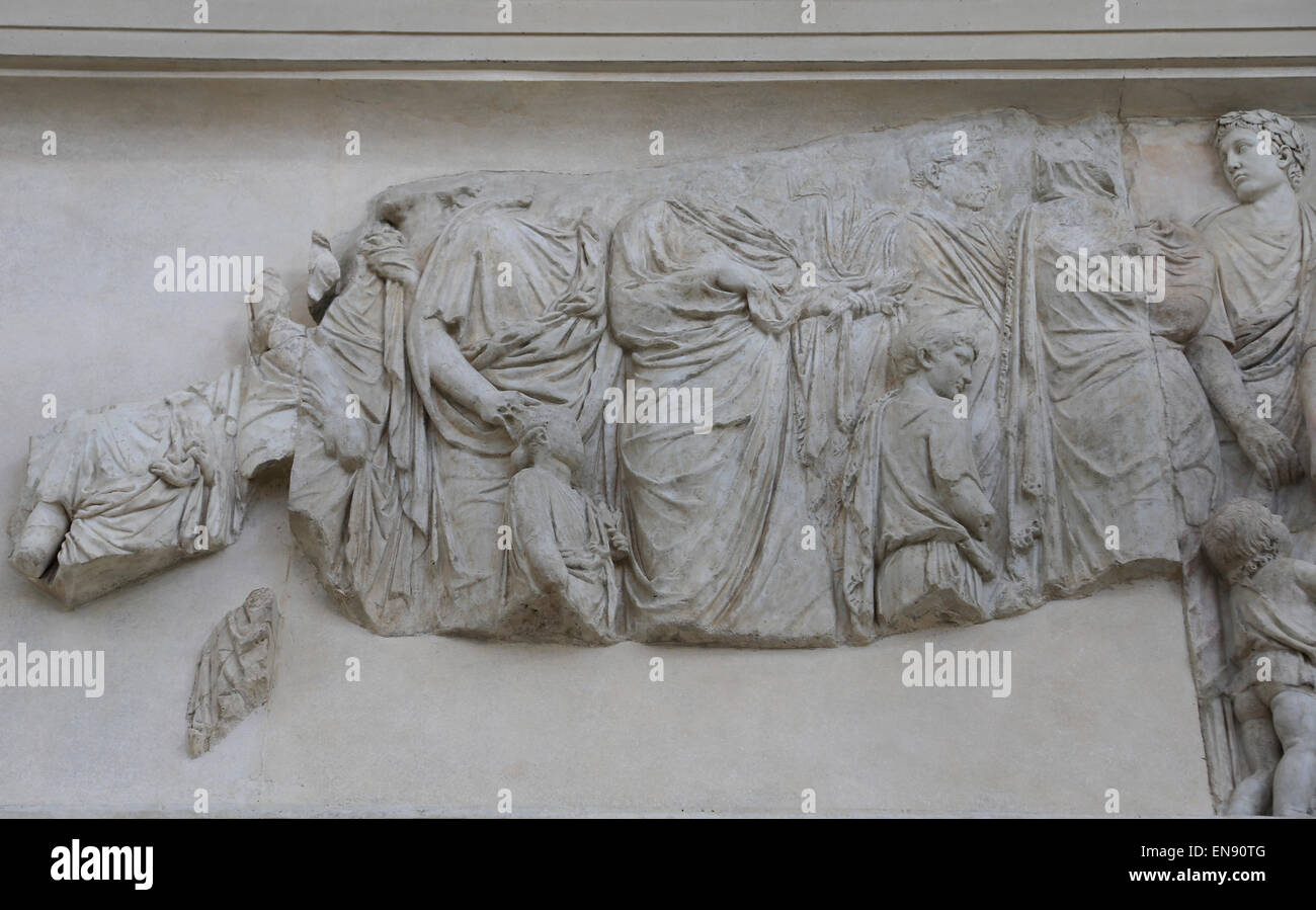 Italien. Rom. Ara Pacis Augustae. Altar der Pax. 13-21:00. Prozessionsweg Fries. Familie des Augustus.  Nordseite. Stockfoto