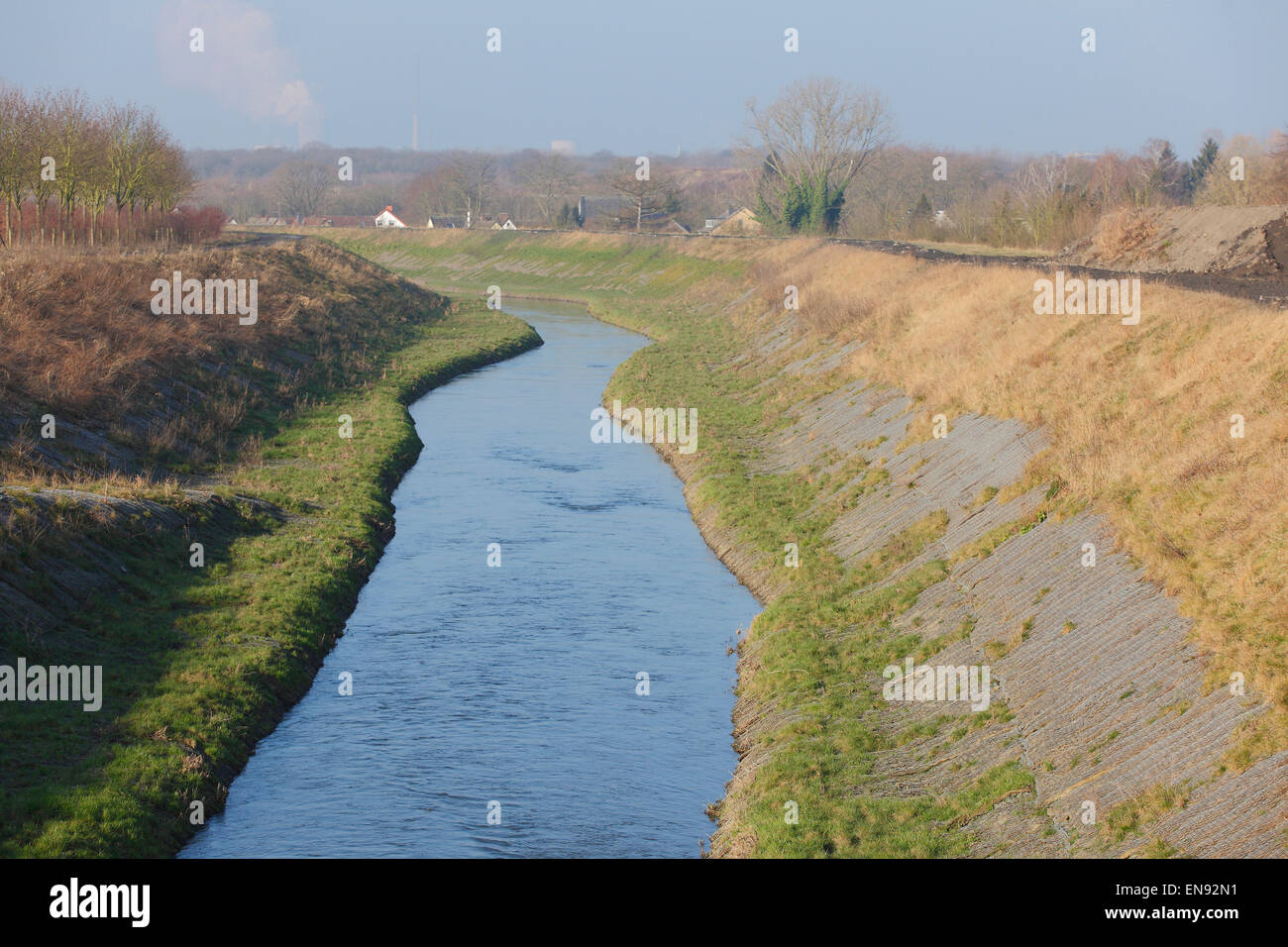 Fluss Seseke, renaturierte, Lünen, Nordrhein-Westfalen, Deutschland | Seseke, Renaturiert, Lünen, Nordrhein-Westfalen, Deutschland Stockfoto