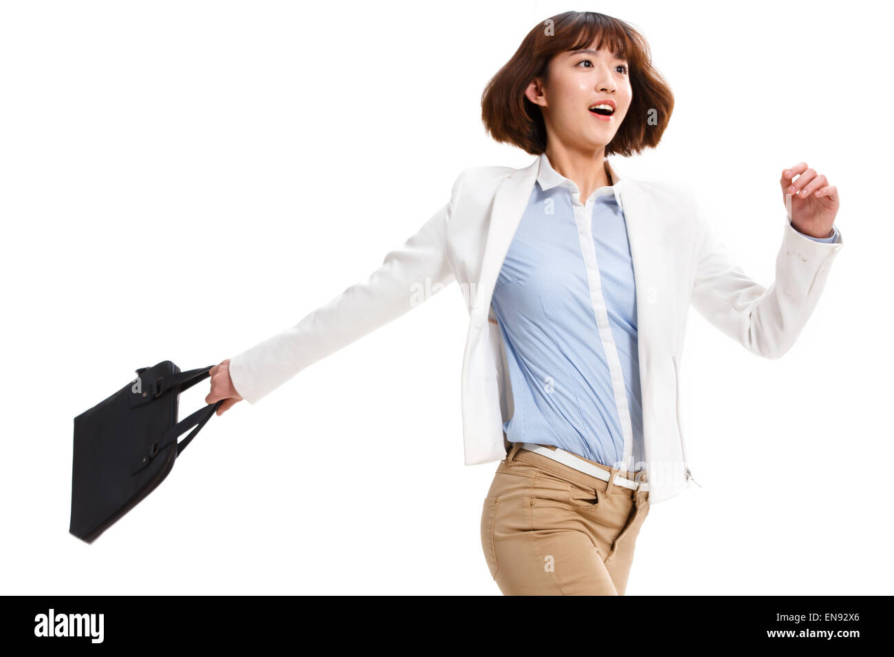Junge weibliche Angestellte mit einer Aktentasche Stockfoto