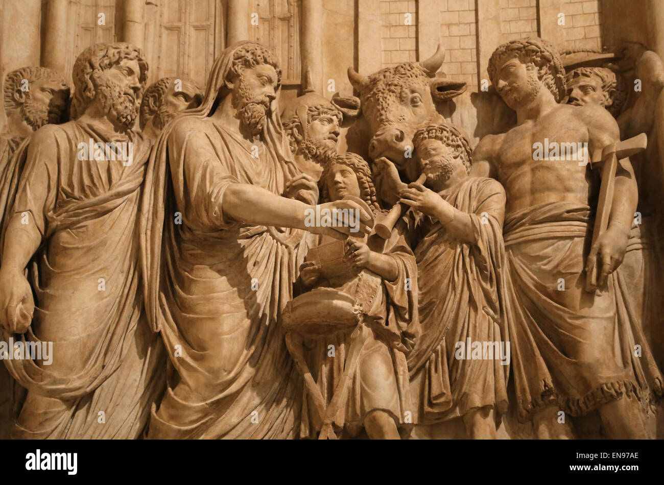 Erleichterung des Denkmals zu Ehren des göttlichen Marcus Aurelius (161-180 n. Chr.). Vor dem Tempel des Jupiter Capitolinus zu opfern. Stockfoto