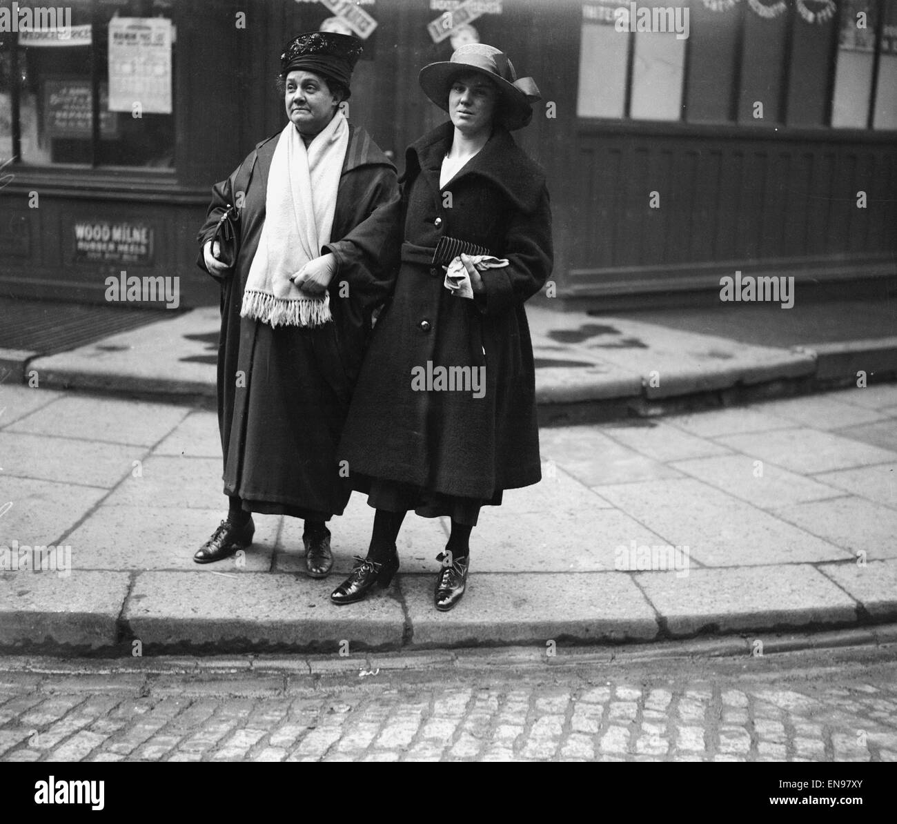 Lady White Mord 14. März 1922 am Morgen des 14. März 1922, Lady Alice White war mit ihrem Schädel zerquetscht gefunden, aber noch am Leben, in ihrem Zimmer in der Spencer Hotel Portman Street, London, sie starb wenige Stunden später. Eine Speisekammer junge im Hotel H Stockfoto