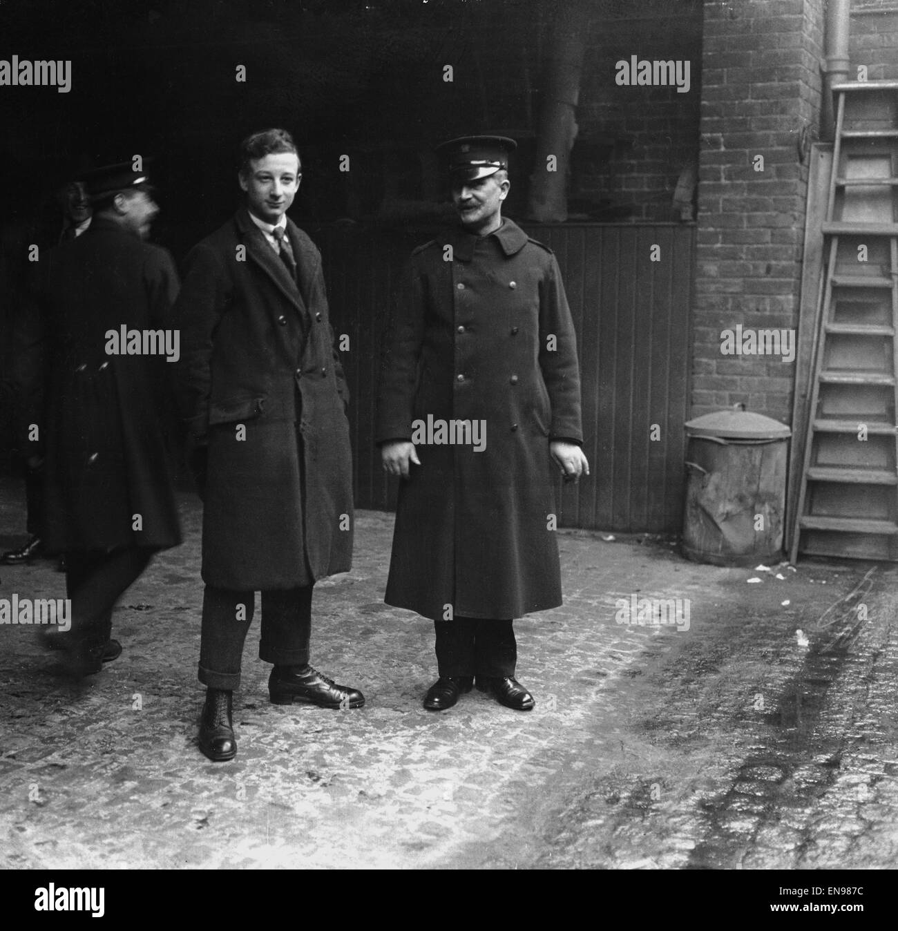 Lady White Mord 14. März 1922 am Morgen des 14. März 1922, Lady Alice White war mit ihrem Schädel zerquetscht gefunden, aber noch am Leben, in ihrem Zimmer in der Spencer Hotel Portman Street, London, sie starb wenige Stunden später. Eine Speisekammer junge im Hotel H Stockfoto