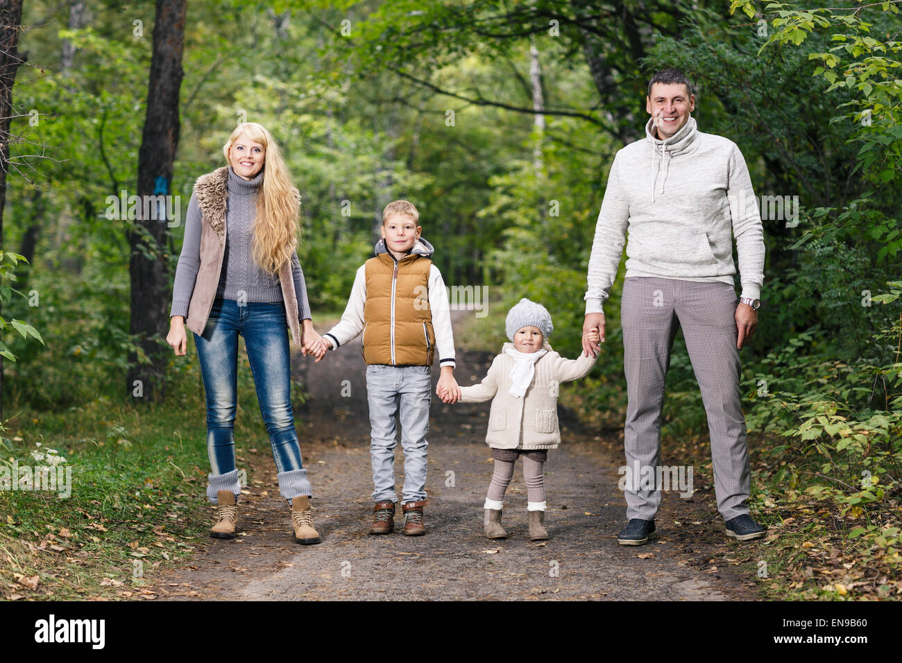 Familie im Herbst park Stockfoto