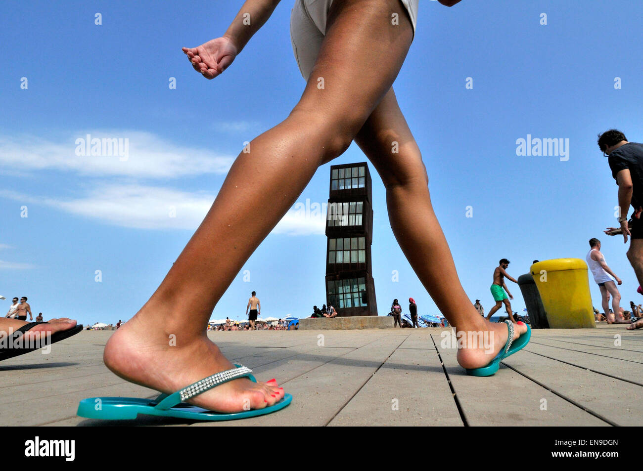 Skulptur ´The verwundet Star´ L´estel Ferit (1992) am Strand von Barceloneta, Barcelona, Katalonien, Spanien. Stockfoto