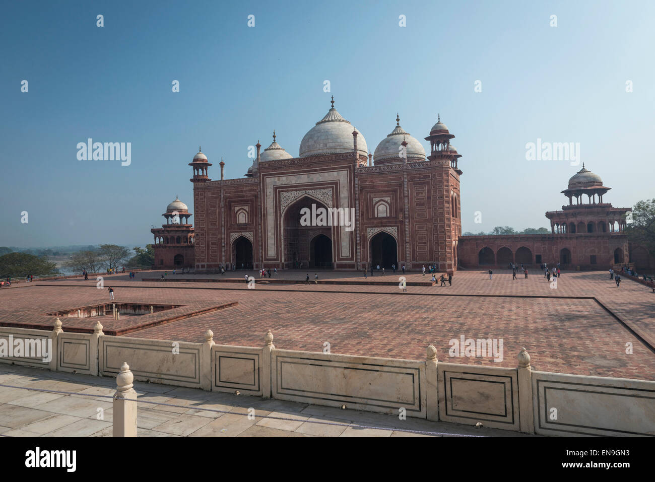 Die Moschee auf dem Gelände des Taj Mahal, Agra, Indien Stockfoto