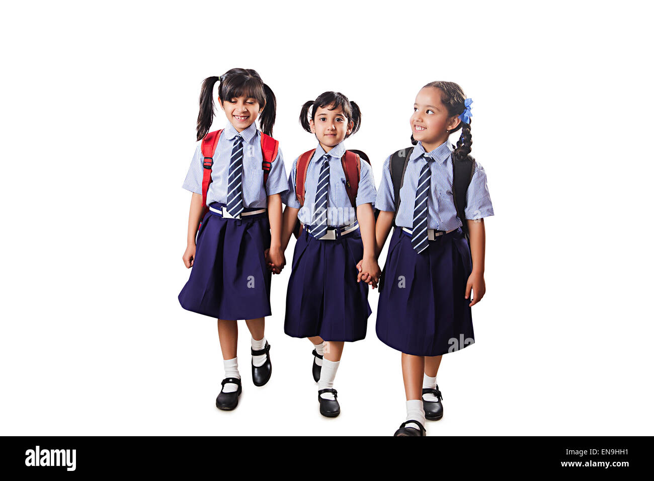 3 indische Kinder Freunde Schüler zu Fuß Stockfoto