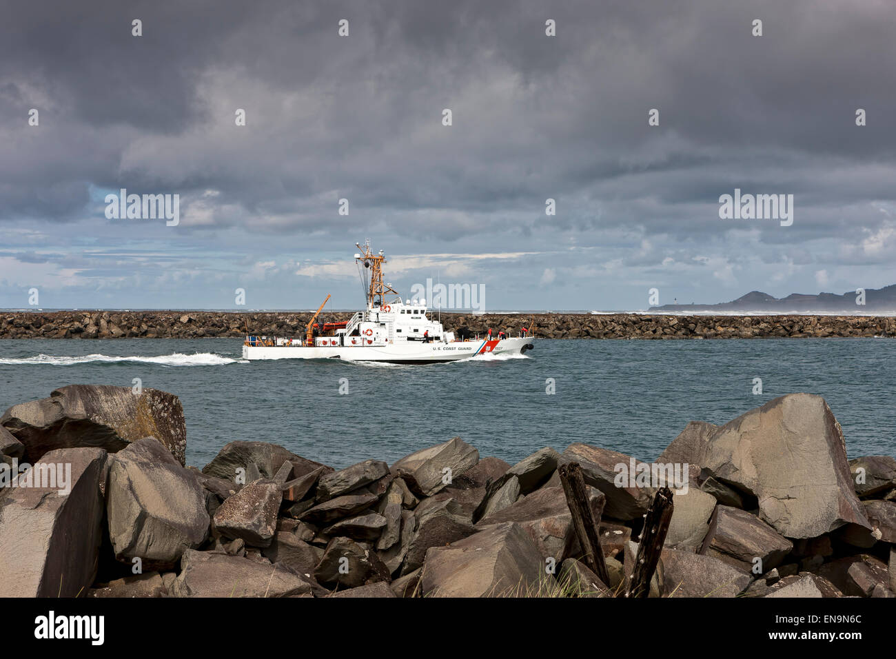 Coast Guard Schiff in Yaquina Bay. Stockfoto