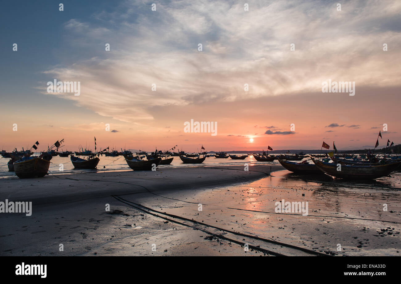 Fischerdorf Mui Ne bei Sonnenuntergang Stockfoto