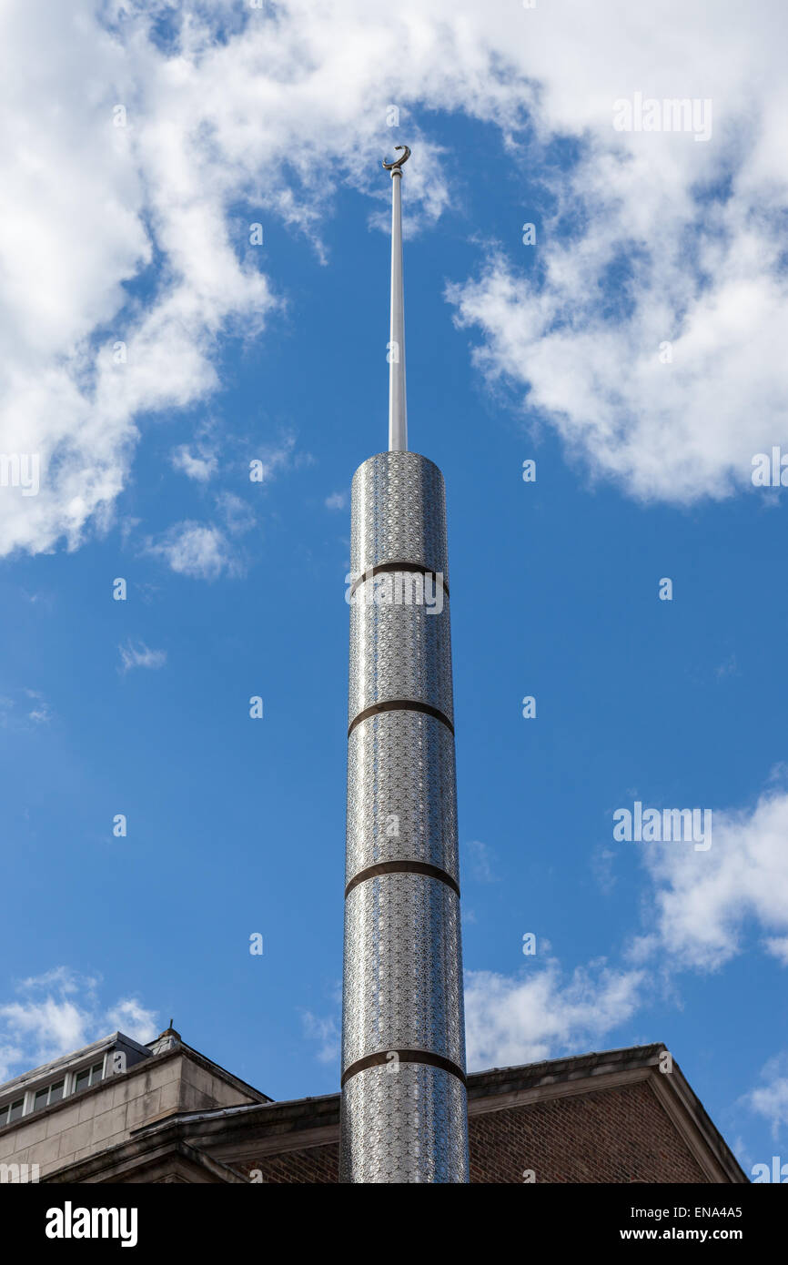 Der Edelstahl Minarett in der Brick Lane Moschee wurde von David Gallagher entworfen und befindet sich in Tower Hamlets. Stockfoto