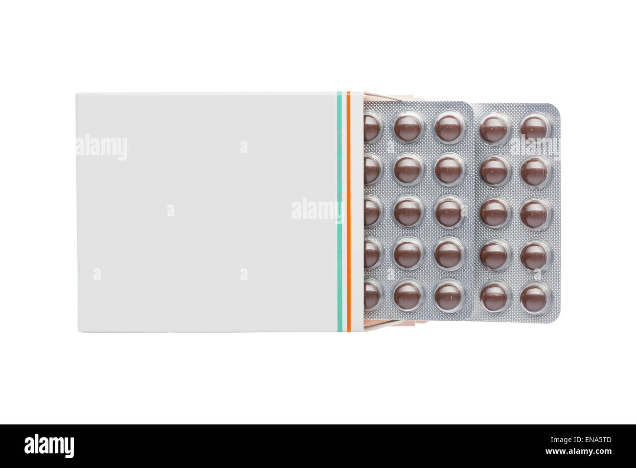 Graue Box mit braunen Pillen in einer Blisterpackung auf weißem Hintergrund Stockfoto