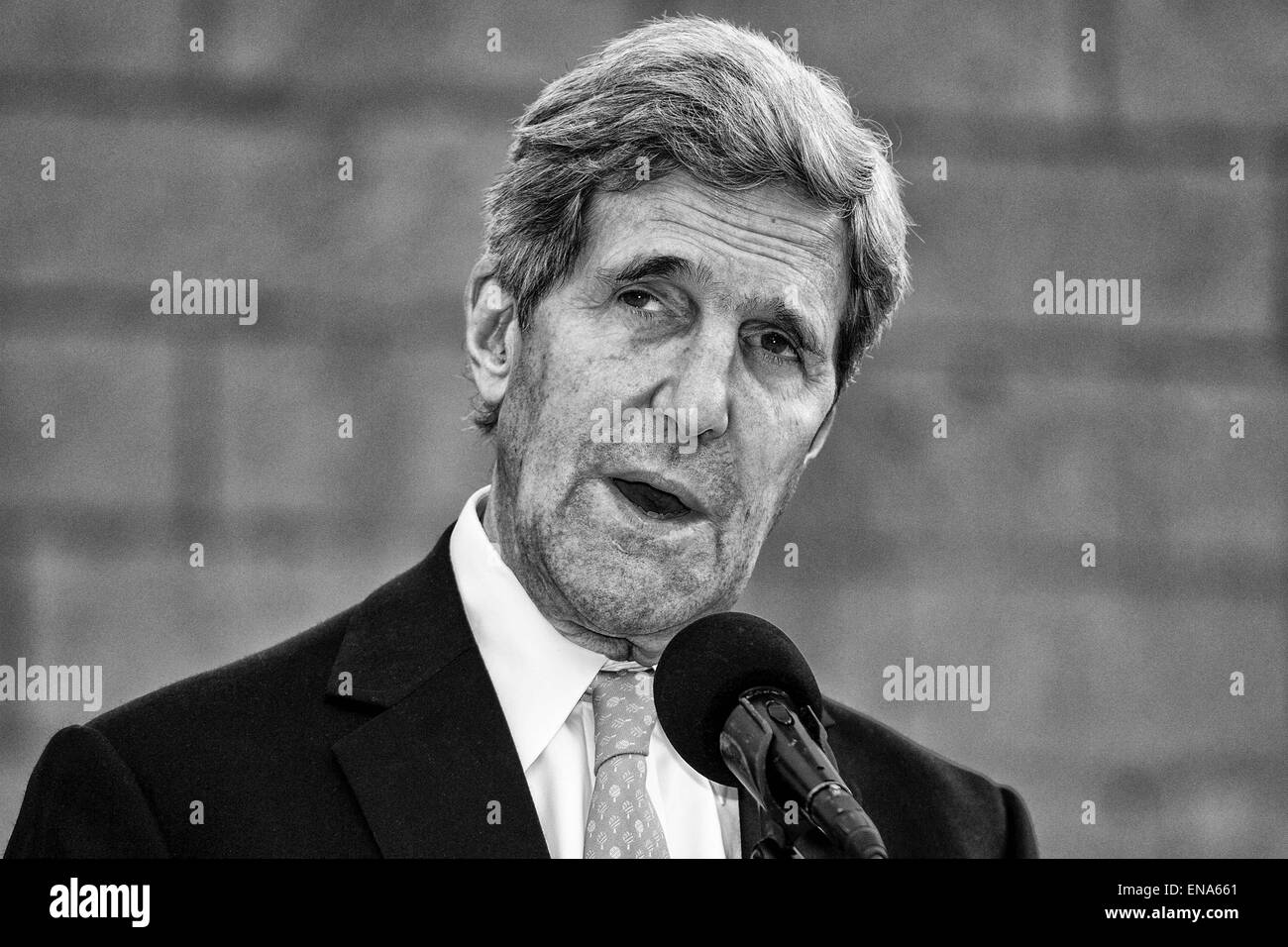 Palästina. 6. November 2013. US-Außenminister John Kerry befasst sich die Medien in Bethlehem die Position der USA zum Ausdruck bringen, dass alle israelische Siedlungen im Westjordanland uneheliche waren. 6. November 2013. Westjordanland, Palästina. © Gabriel Romero/ZUMA Draht/Alamy Live-Nachrichten Stockfoto