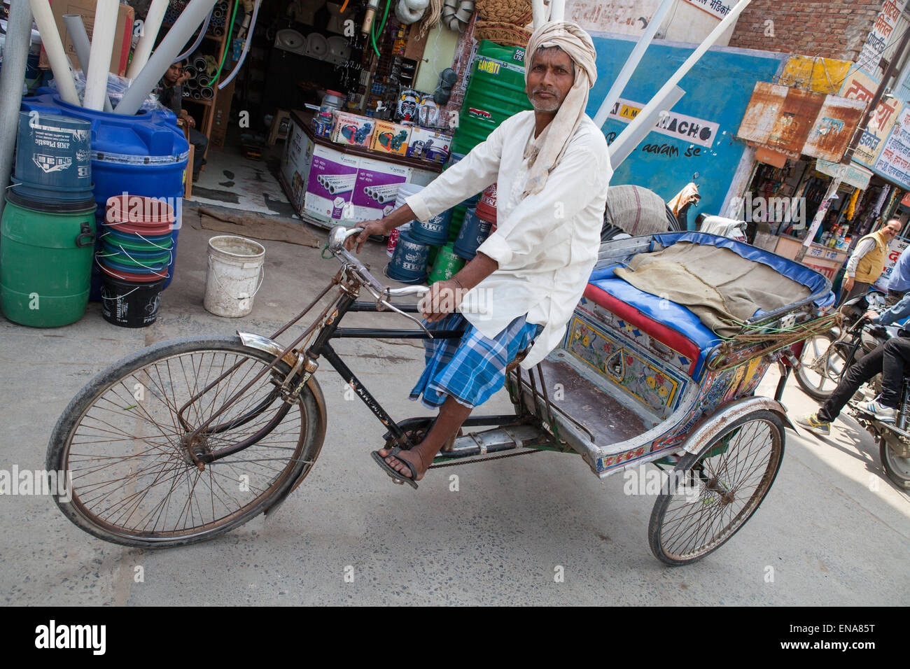 Ein Zyklus-Rikscha-Fahrer in Rohtak Stockfoto
