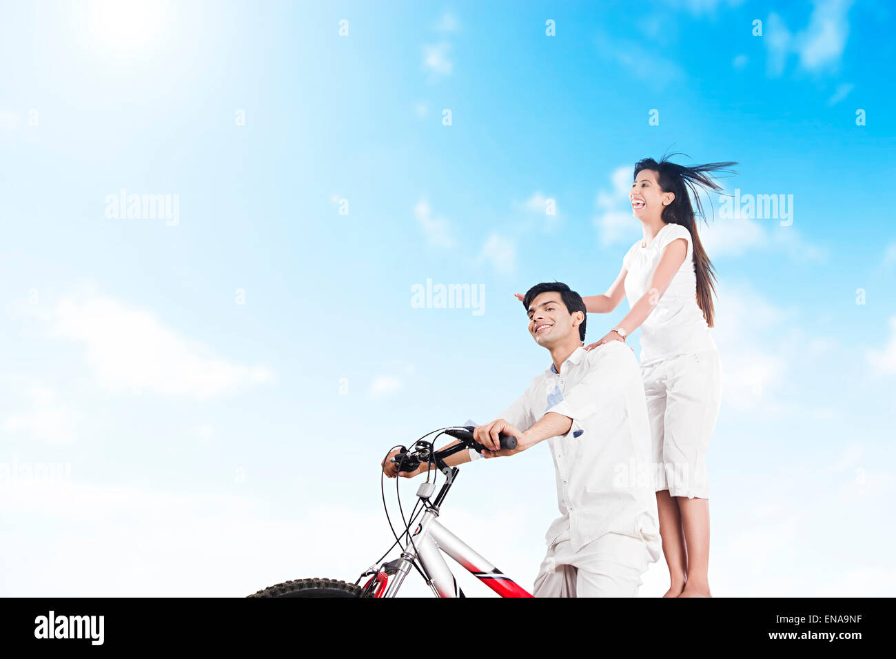 2 indische verheiratet Paare Reiten-Zyklus Stockfoto