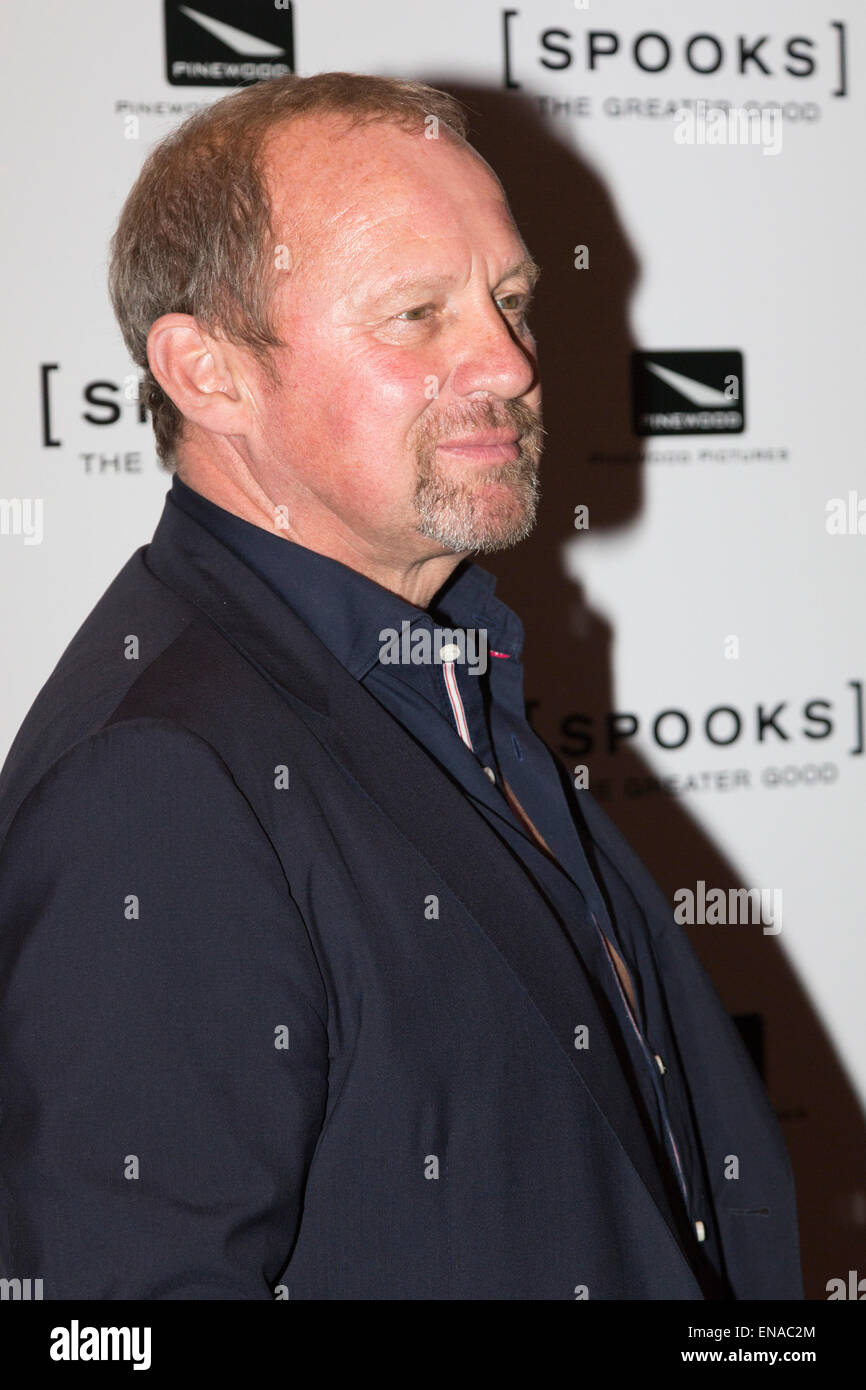 London, UK. 30. April 2015. Im Bild: Schauspieler Peter Firth. Gespenster-Stars Kit Harington und Peter Firth besuchen eine Sondervorschusses Fan Screening von Spooks: das größere gut im Reich am Leicester Square. Stockfoto