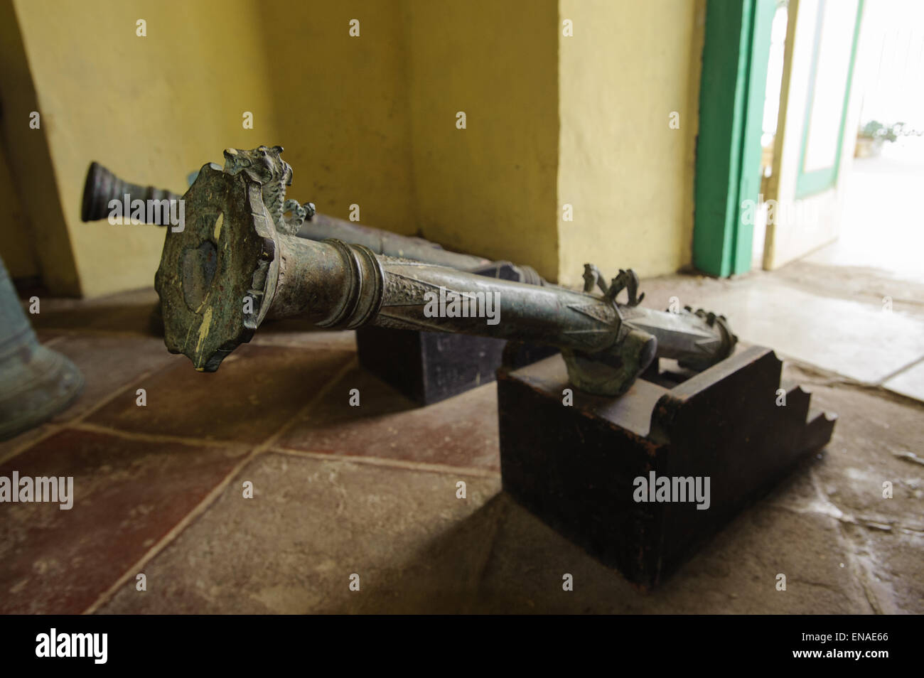 ein Spanisch-Kanone verwendet während der Kolonialzeit in Banda Neira Insel Stockfoto