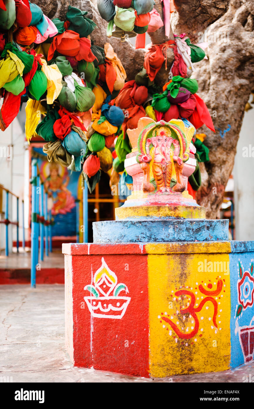 Wünschen Sie Baum und Schrein im Durgadevi Tempel, Anegundi. Stockfoto