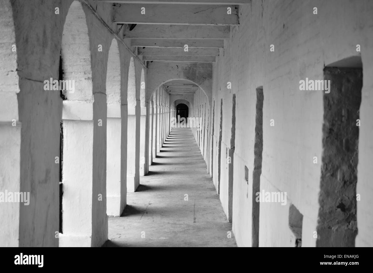 Abstrakt, Gefängnis, Korridor, schwarz, weiß, Kabelkennzeichnungsetiketten, Denkmal Stockfoto
