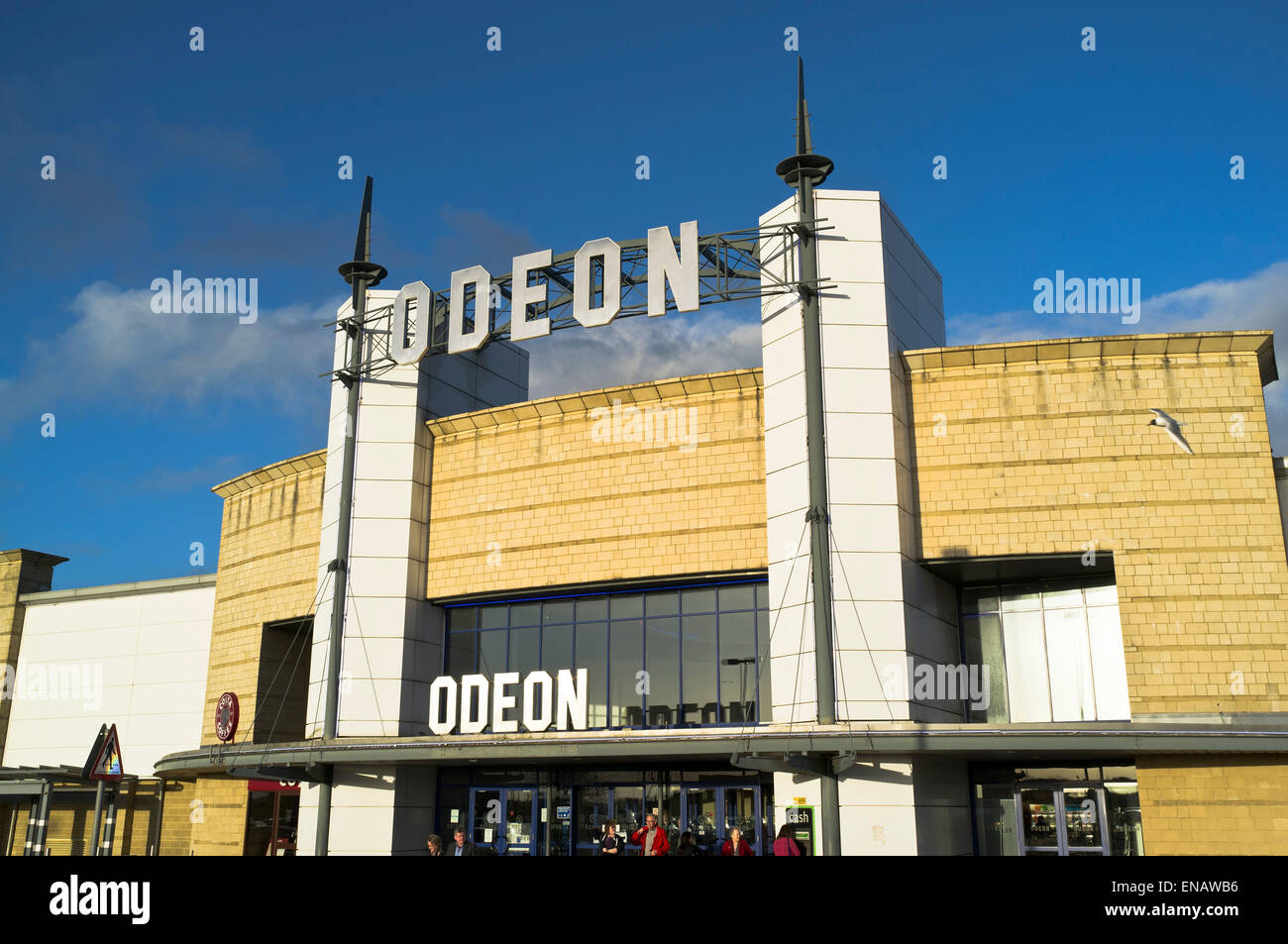 dh Odeon Kino KINO UK Kino Eingang Schild Kino außen uk modernes Gebäude schottland Stockfoto