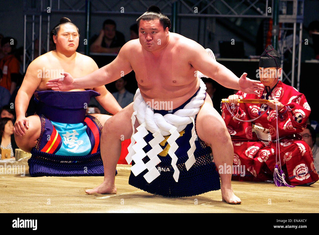 Chiba, Japan. 25. April 2015. Hakuho Sumo SumoTurnier provinziellen
