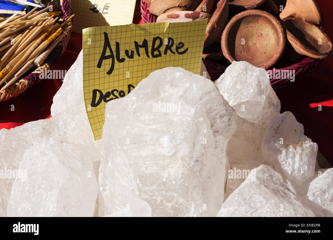 Bulk-Alaun auf dem Display am Markt, Andalusien, Spanien. Stockfoto