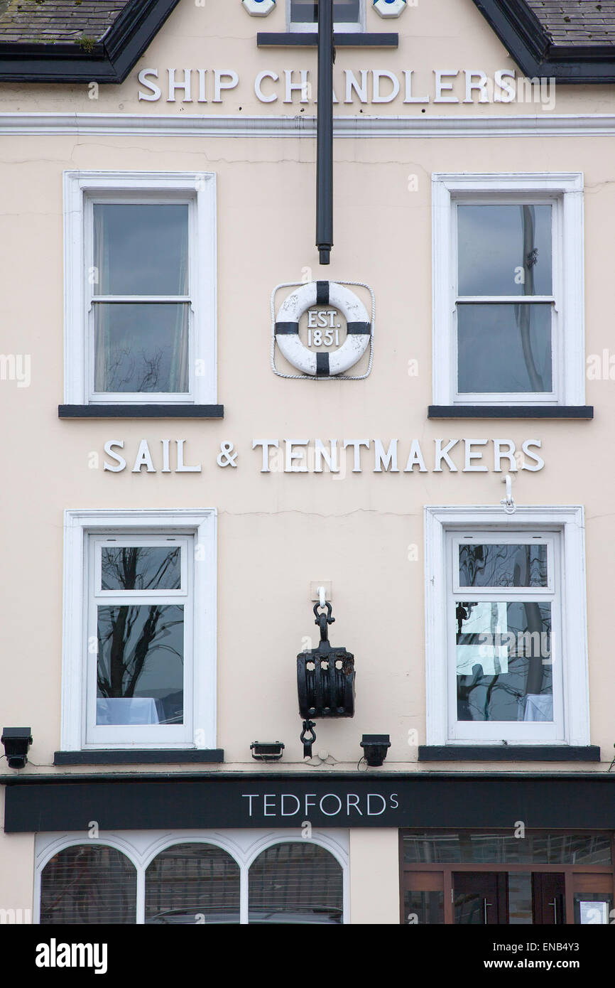 Irland, Norden, Belfast, äußere Tedfords Restaurant besetzen eine ehemalige Ship Chandlers Gelände am Dongall Quay. Stockfoto