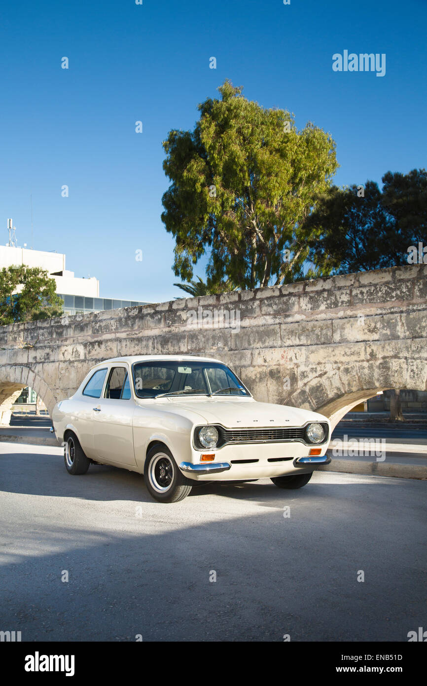 Ford Escort MKI Malta in weiß. Stockfoto