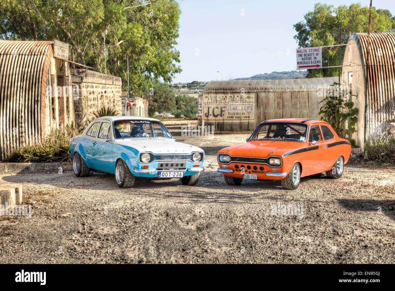 Ford MKI Escorts in Malta mit Cosworth-Motoren orange Mexiko. Stockfoto