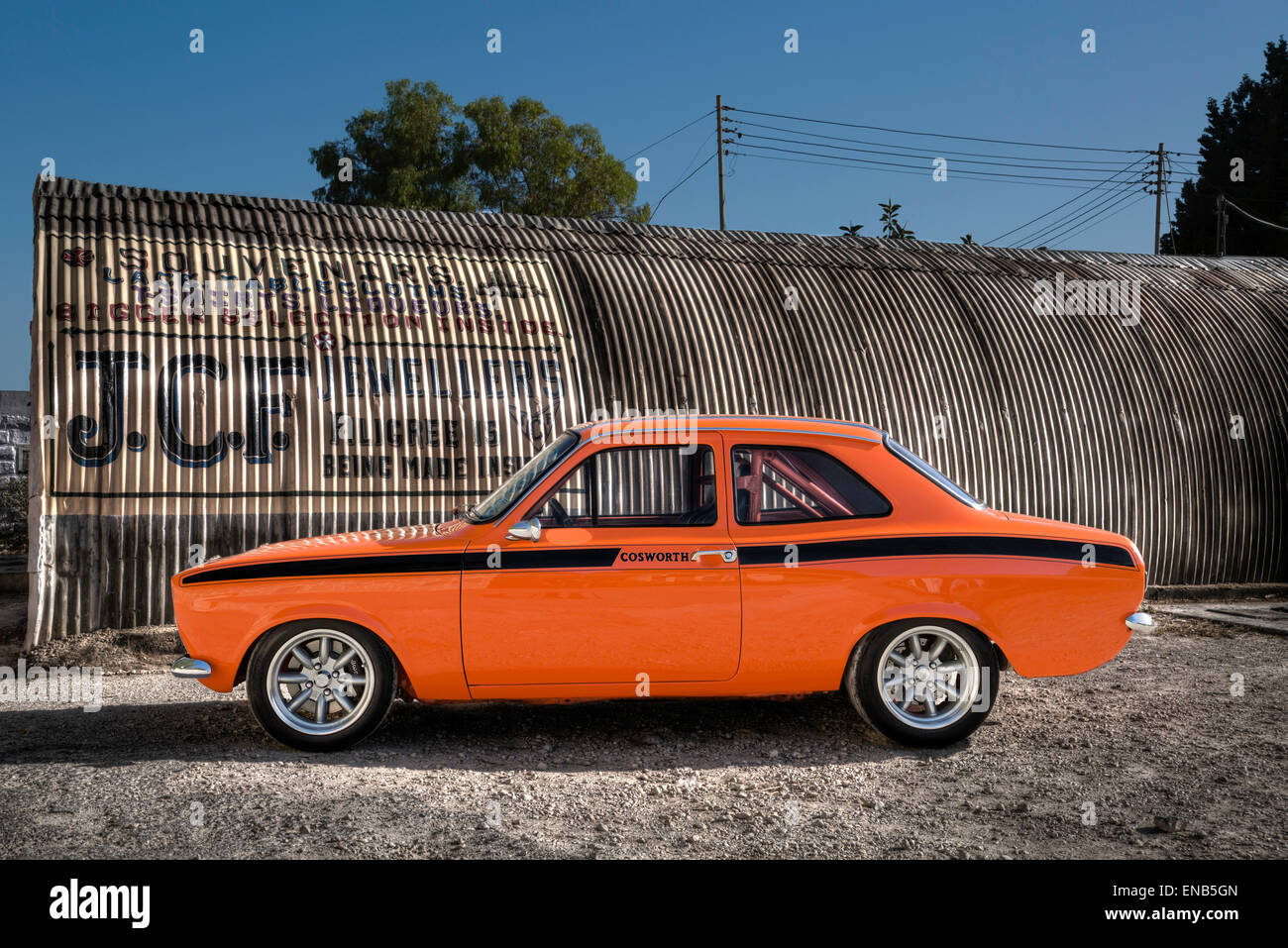 Ford Escort MKI Mexiko farbige Orange in Malta mit einem Cosworth-Motor auf das Glas funktioniert. Stockfoto