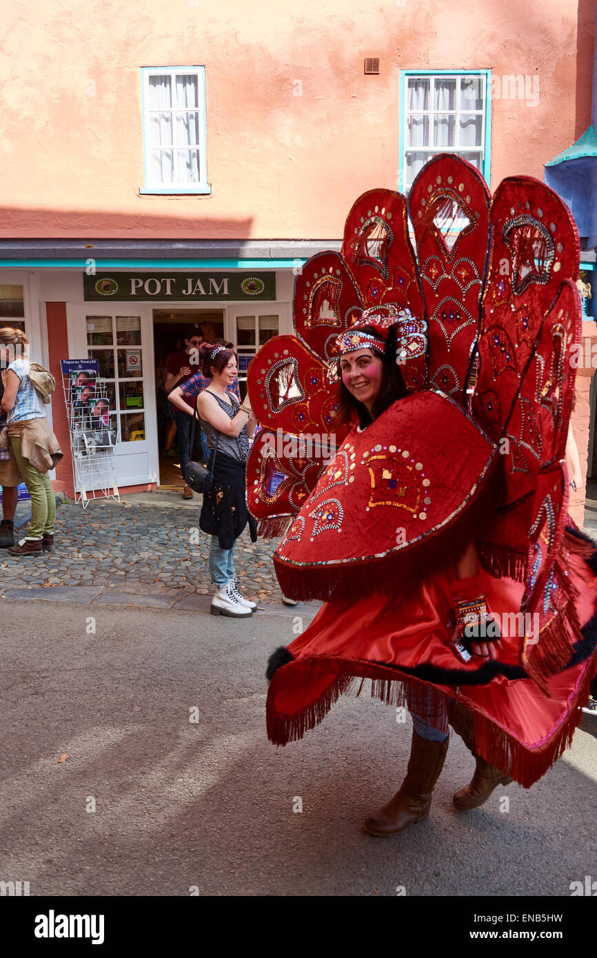 Parade am Festival Nr. 6, Portmeirion, Wales, UK Stockfoto