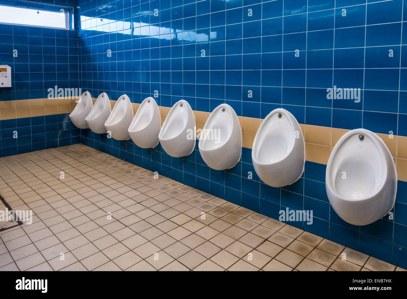 Mens Urinale Public Convenience Gents Herren WC Toiletten Stockfoto