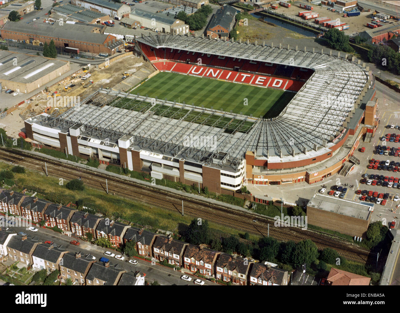 Luftaufnahme des Old Trafford nach dem Abriss des Stretford End am Ende der Saison 1992 zur Einhaltung der Taylor-Bericht. Juli 1992. Stockfoto