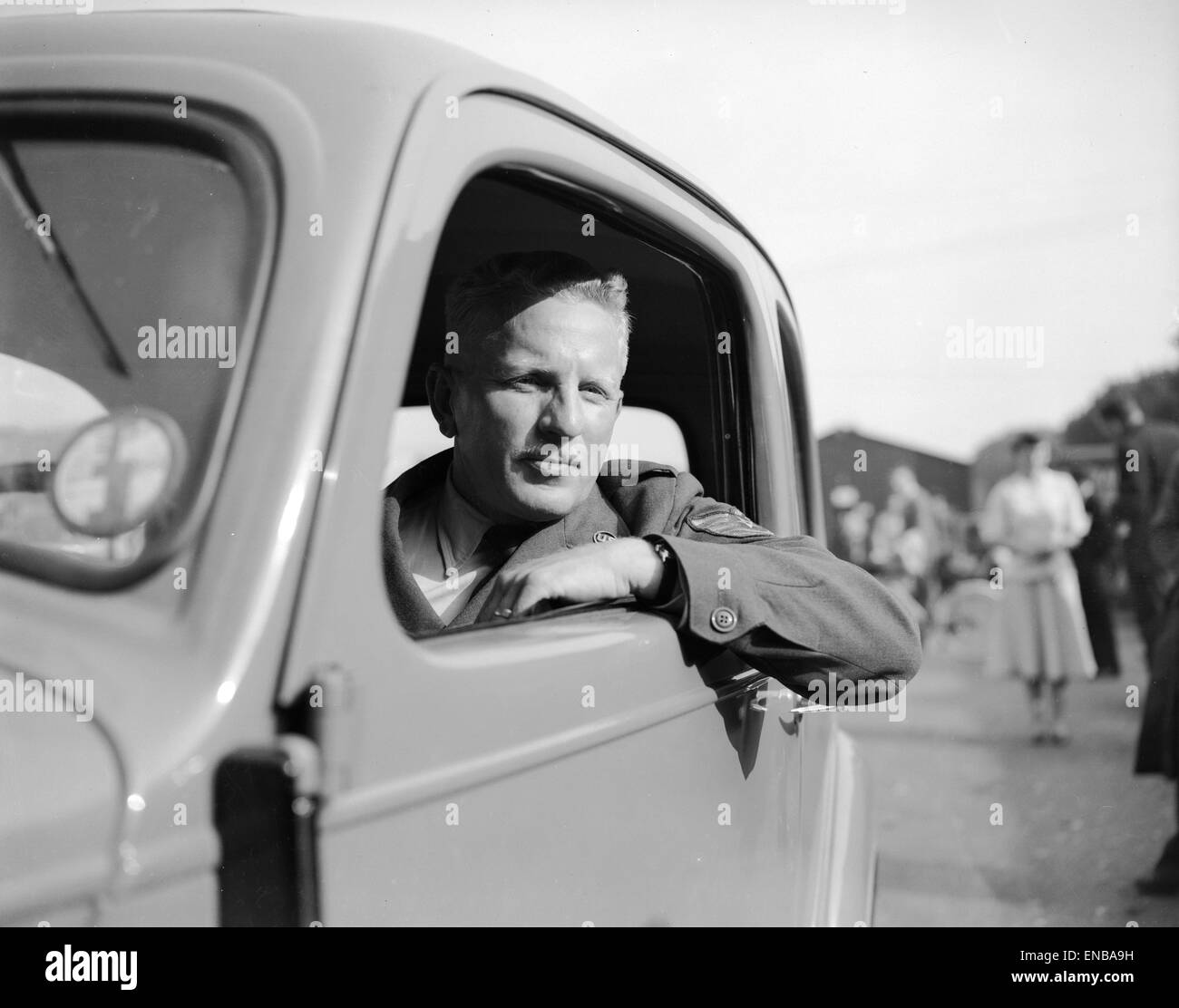 Master Sergeant Rowley J McDaniels aus St. Paul, Minnesota, United States Air Force Base bei Manston, 25. August 1955 abgebildet. Stockfoto