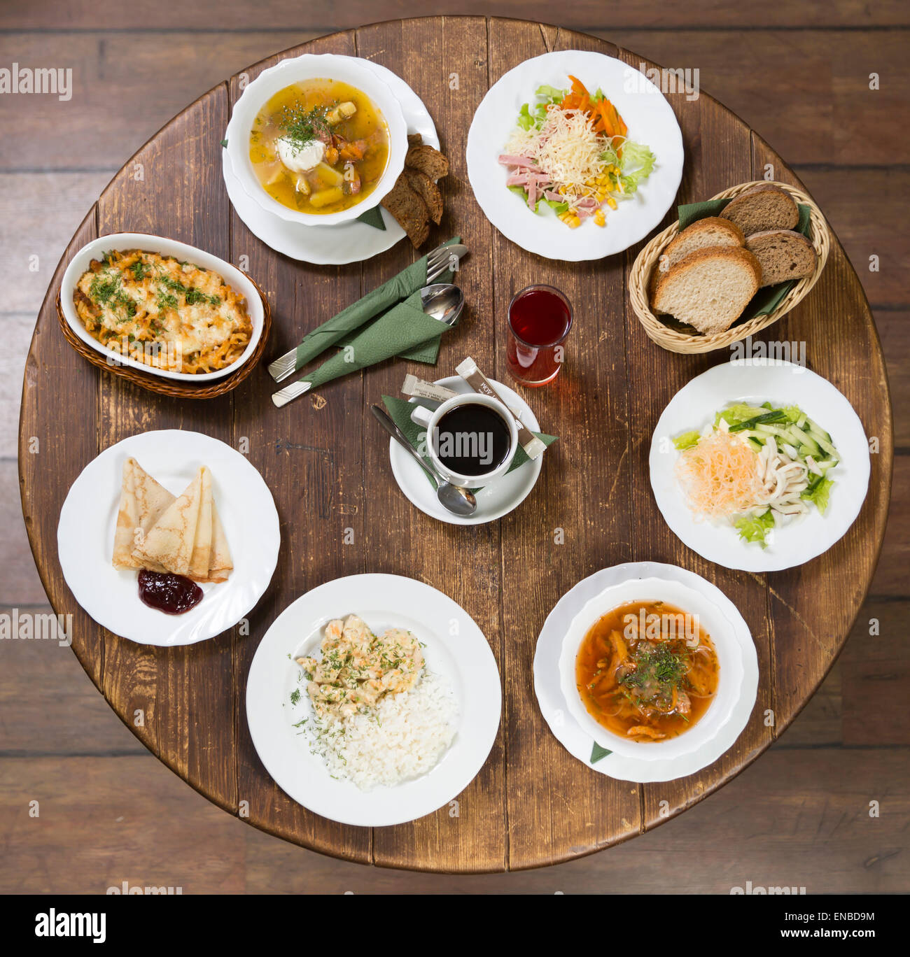 Verschiedene Optionen für Business-Lunch im provenzalischen Stil Stockfoto