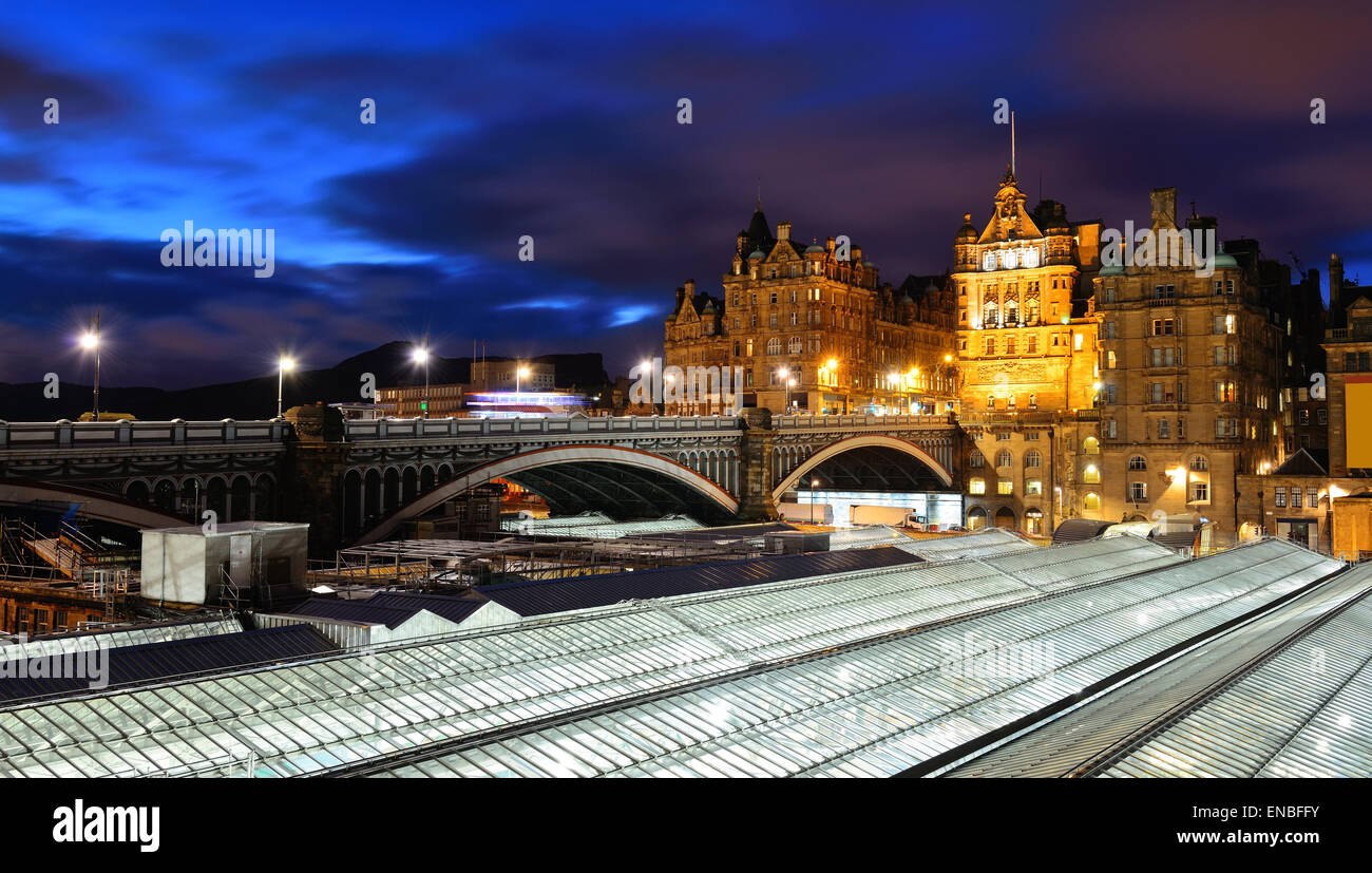 Edinburgh Blick auf die Stadt in der Nacht in Großbritannien. Stockfoto