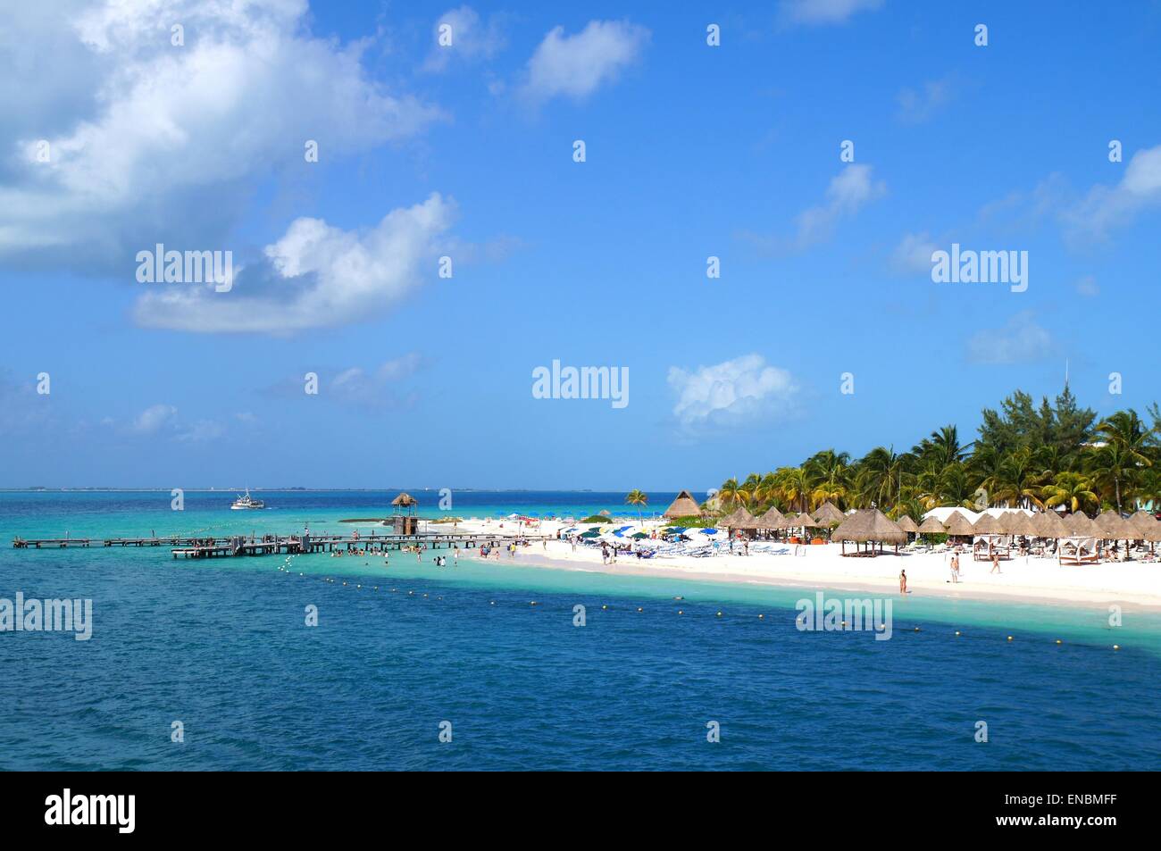 Karibik-Strand - Isla Mujeres, Blick vom Wasser. Stockfoto