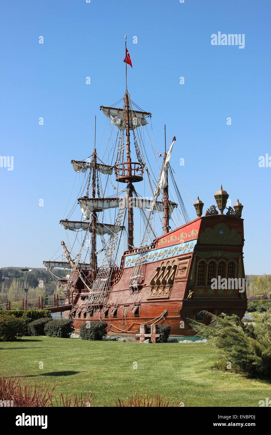 Piratenschiff im Sazova Wissenschaft, Kunst und Kultur Park, Eskisehir, Türkei Stockfoto